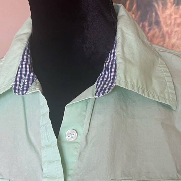 VAN HEUSEN Pale Green Button down! Size M - Picture 3 of 9